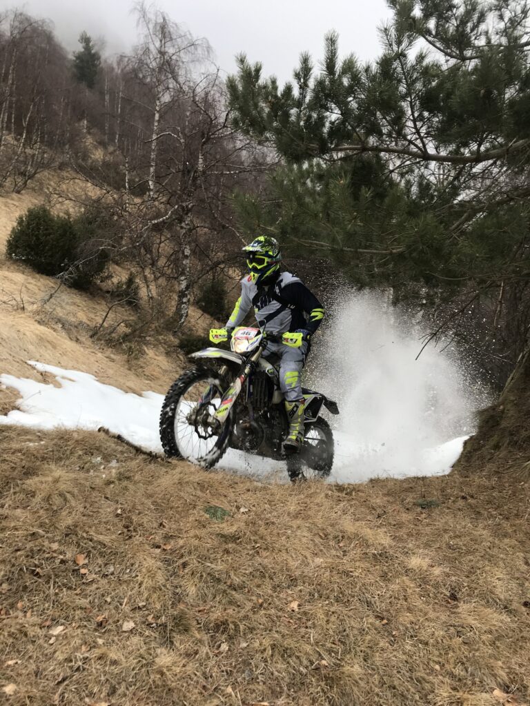 enduro bike on the snow